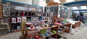 Kampeerwinkel-The-Hap-in-voorthuizen-van-haring-tot-toilet-onderdeel-ook-voor-engelse-stacaravans-onderdelen-4